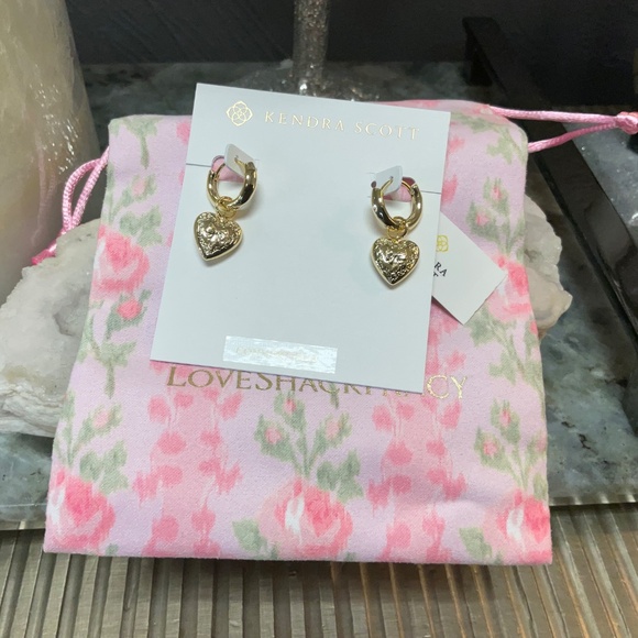 Kendra Scott x LoveShackFancy Heart Gold Convertible Huggie Earrings - Picture 4 of 5